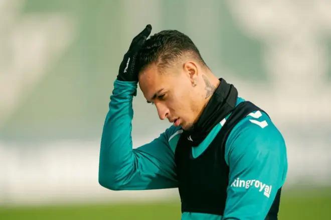 世界杯注册流程-马卡:安东尼是以发烧状态出战塞维利亚,目前已经恢复健康