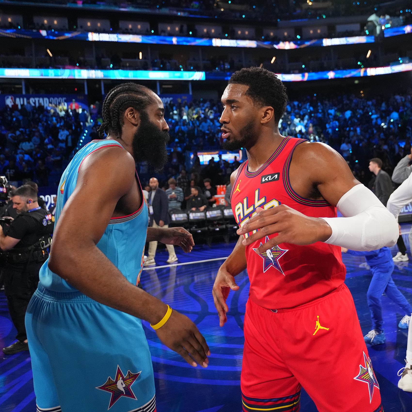 世界杯注册流程-骑士为说服米切尔续约拼了!换哈登组豪阵 他们能冲出混乱东部?