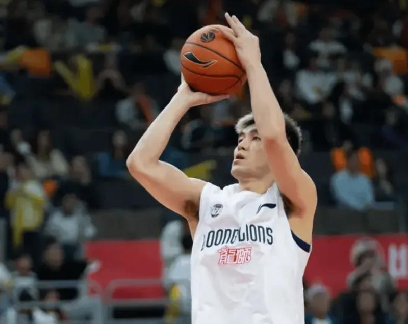 郭艾伦刚复出就统治加时!低开高走16分,结合球与变向仍具杀伤力