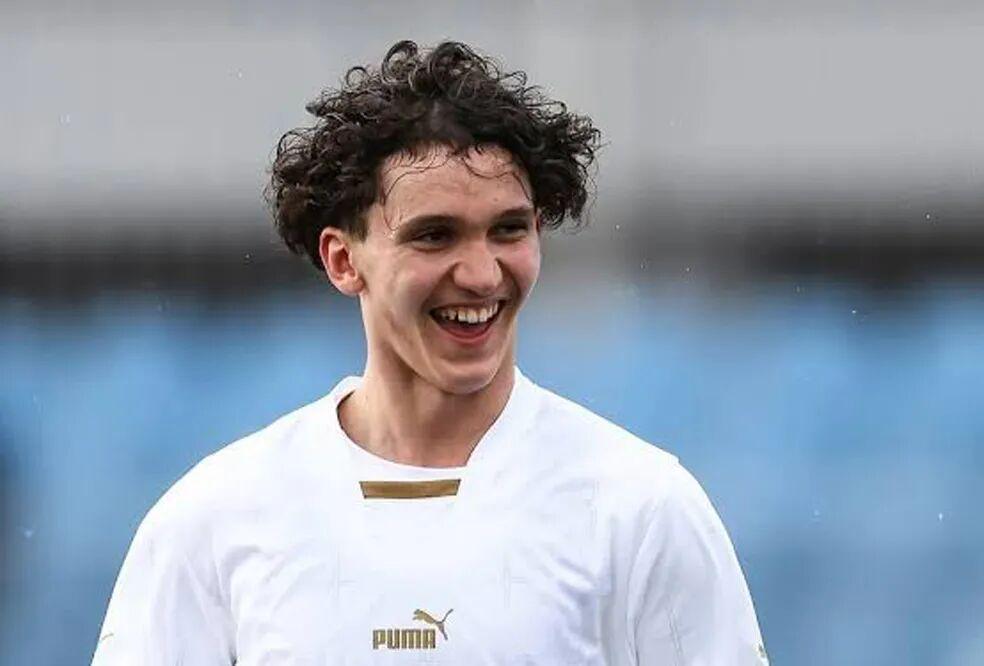 世界杯官方平台-曼联官宣压哨卖第四人,巨头叫停铁闸交易!没买人却化身出租狂魔